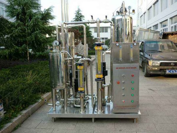 2000型飲料汽水混合機 2000型飲料汽水混合機